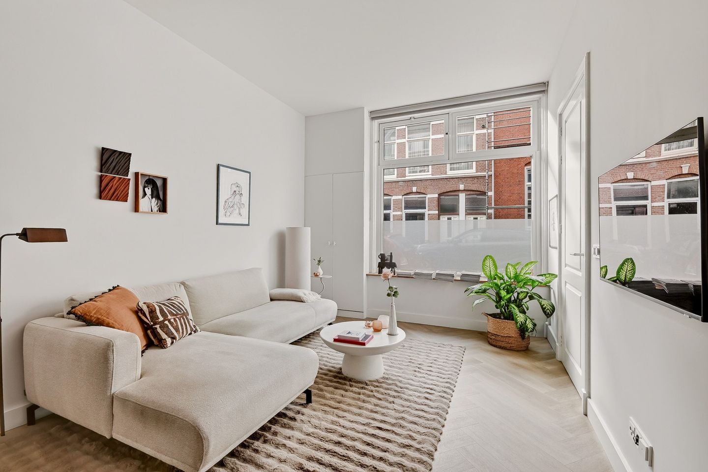 Photo 19 of Barendsestraat 13