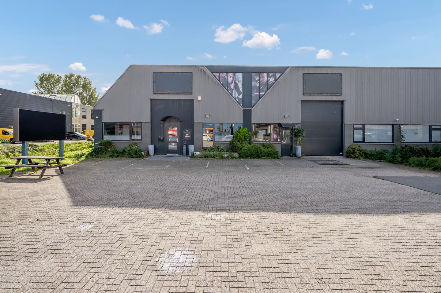 View photo 1 of Westvlietweg 110