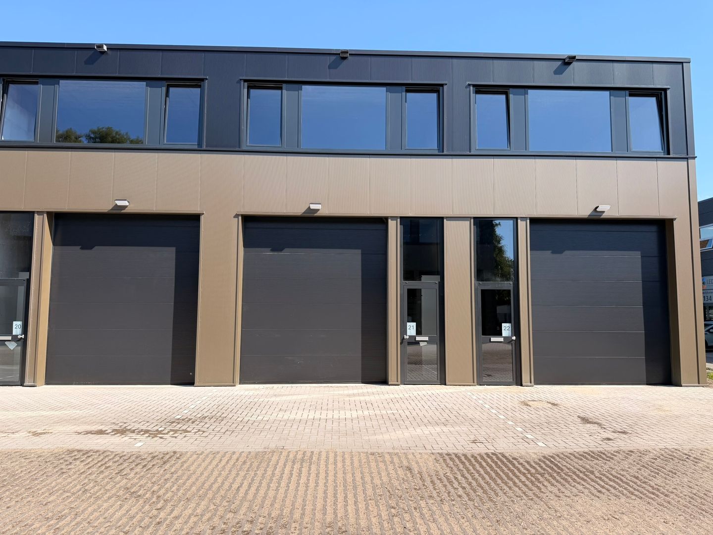View photo 1 of Veenbes 9-A13
