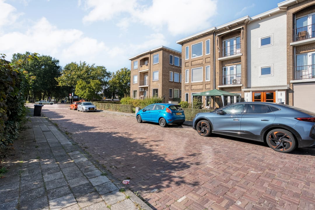 Photo 32 of Diekmanstraat 1-2