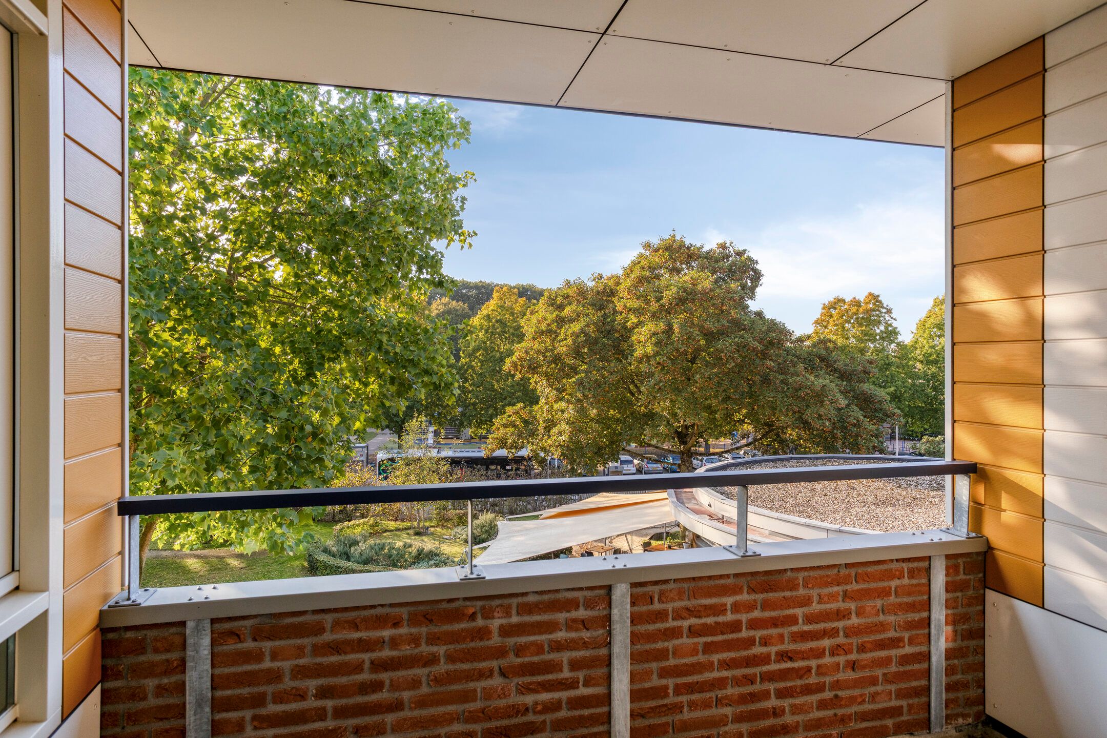 Photo 18 of Deken Hensburchstraat 74