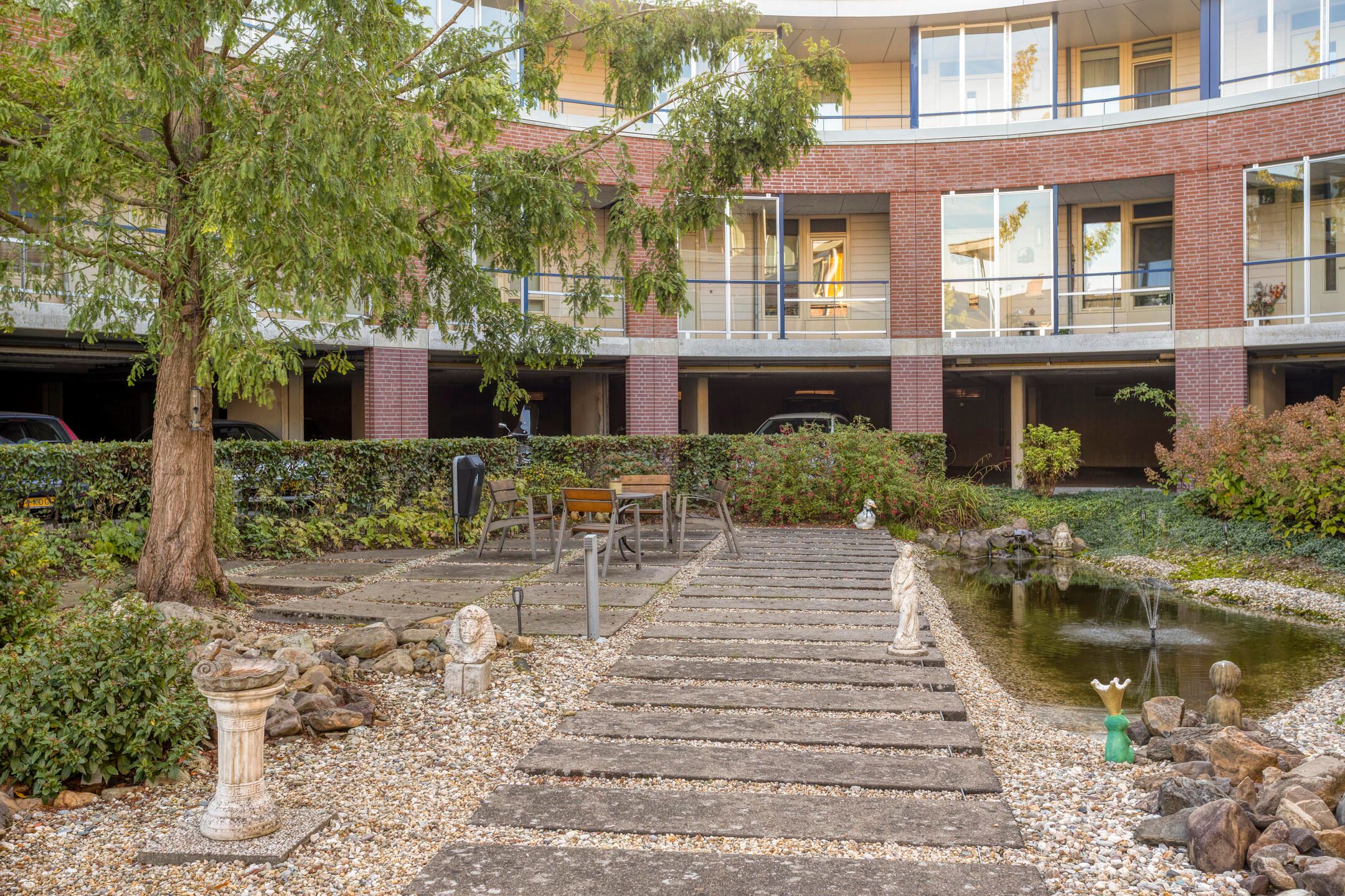 Photo 36 of Deken Hensburchstraat 74
