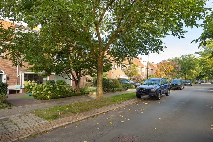 Tussenwoning te koop: Moerbeilaan 72, Hilversum
