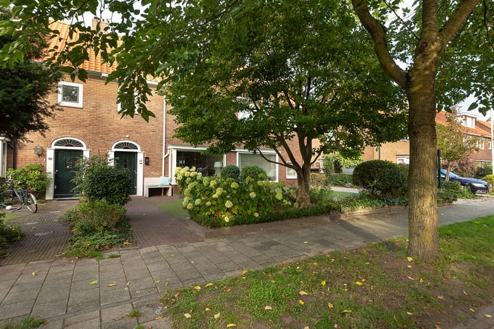 Tussenwoning te koop: Moerbeilaan 72, Hilversum