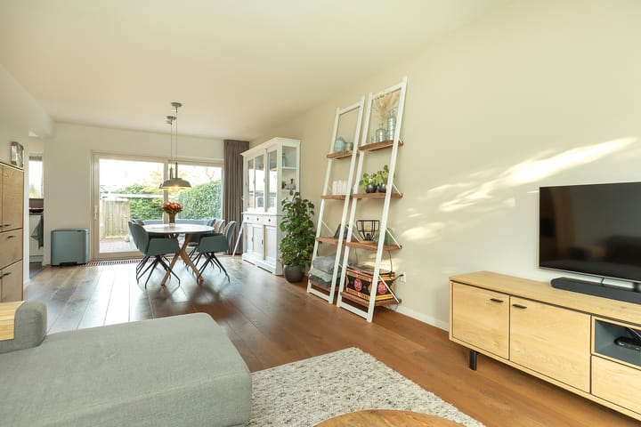 Tussenwoning te koop: Moerbeilaan 72, Hilversum