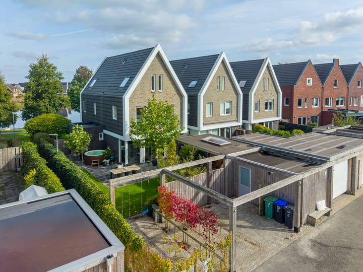 Hoekwoning te koop: Oeverpad 131, Meerstad
