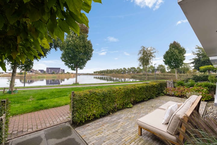 Hoekwoning te koop: Oeverpad 131, Meerstad