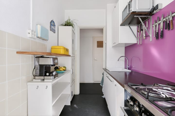 Photo 4 of Johannes van der Waalsstraat 40-1