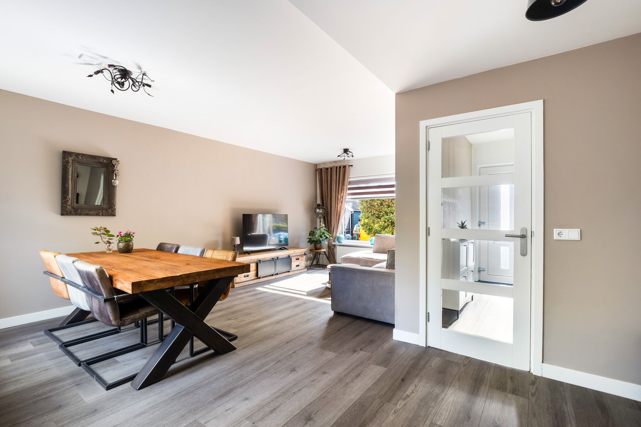Photo 6 of Irenestraat 42