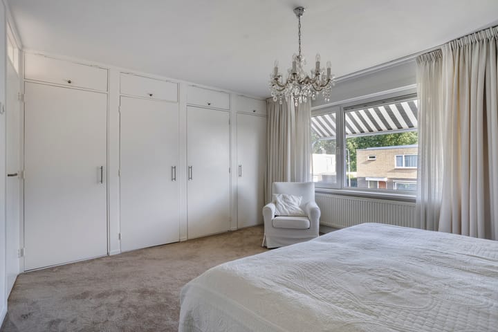 Twee-onder-één-kap te koop: Moersbergenlaan 5, Arnhem