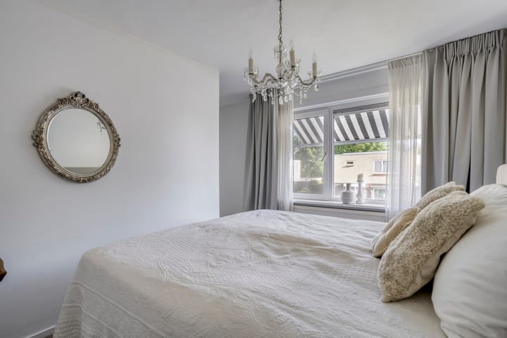 Twee-onder-één-kap te koop: Moersbergenlaan 5, Arnhem
