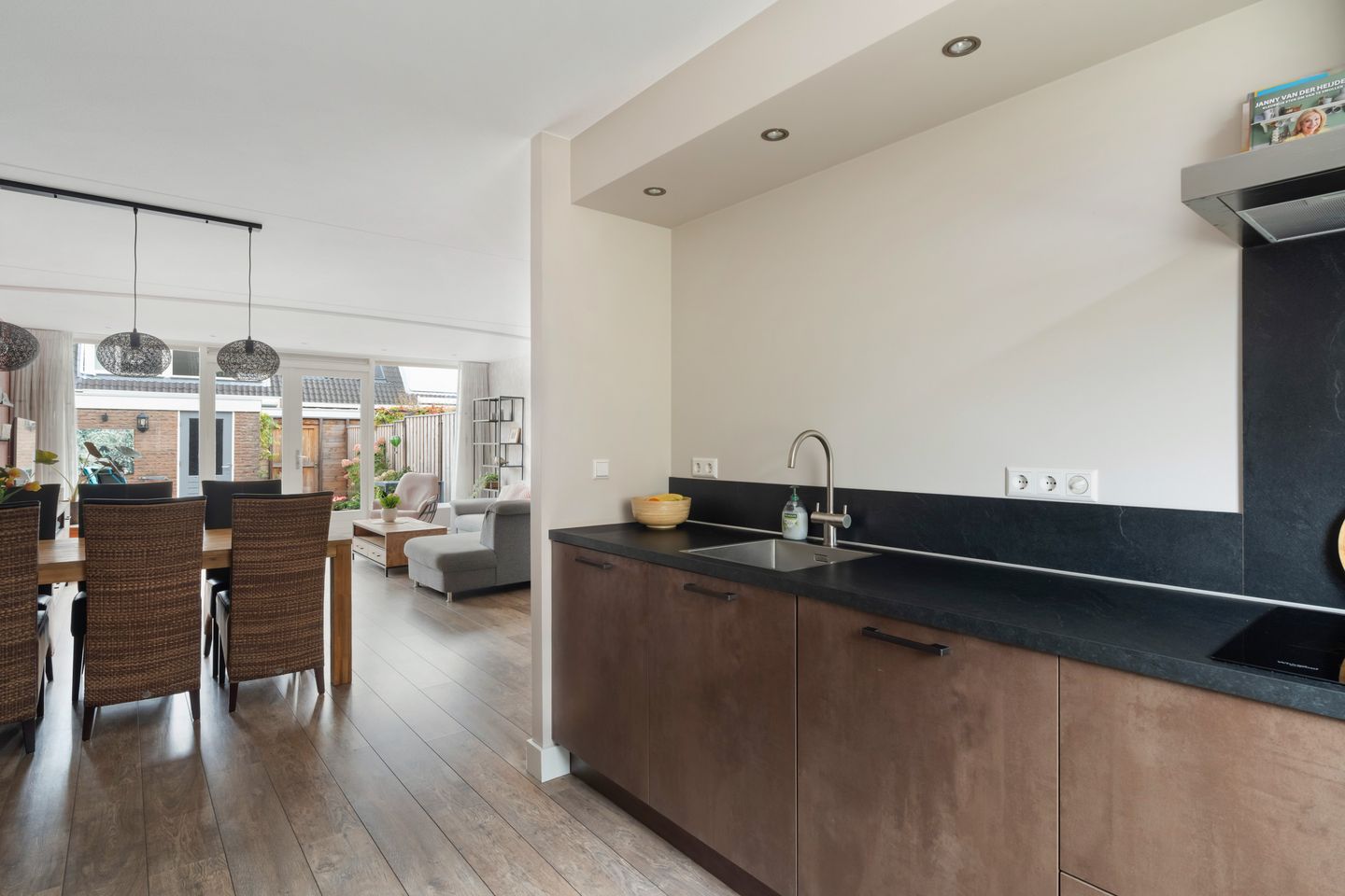 Photo 5 of Cort van der Lindenstraat 12