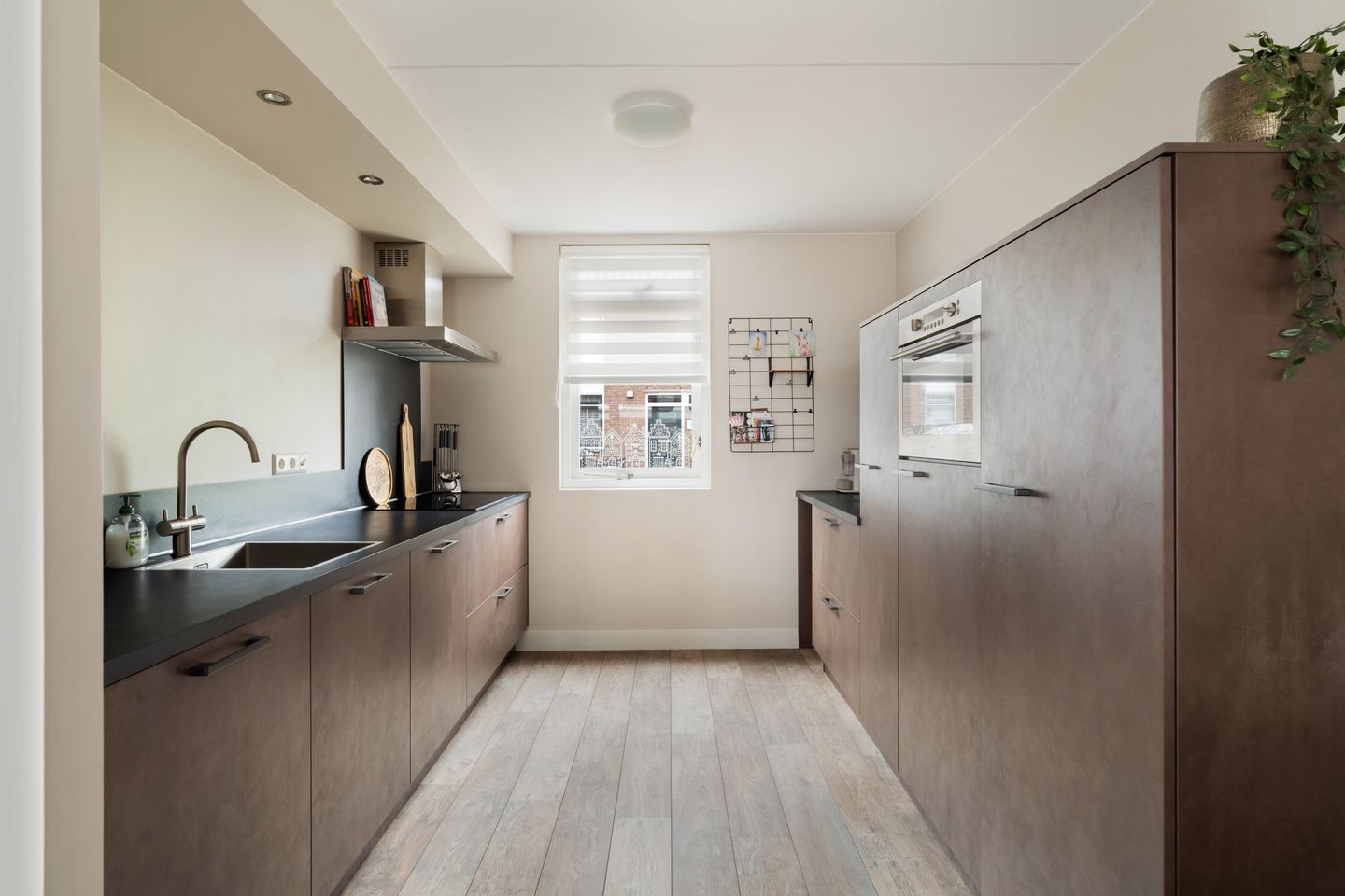 Photo 4 of Cort van der Lindenstraat 12