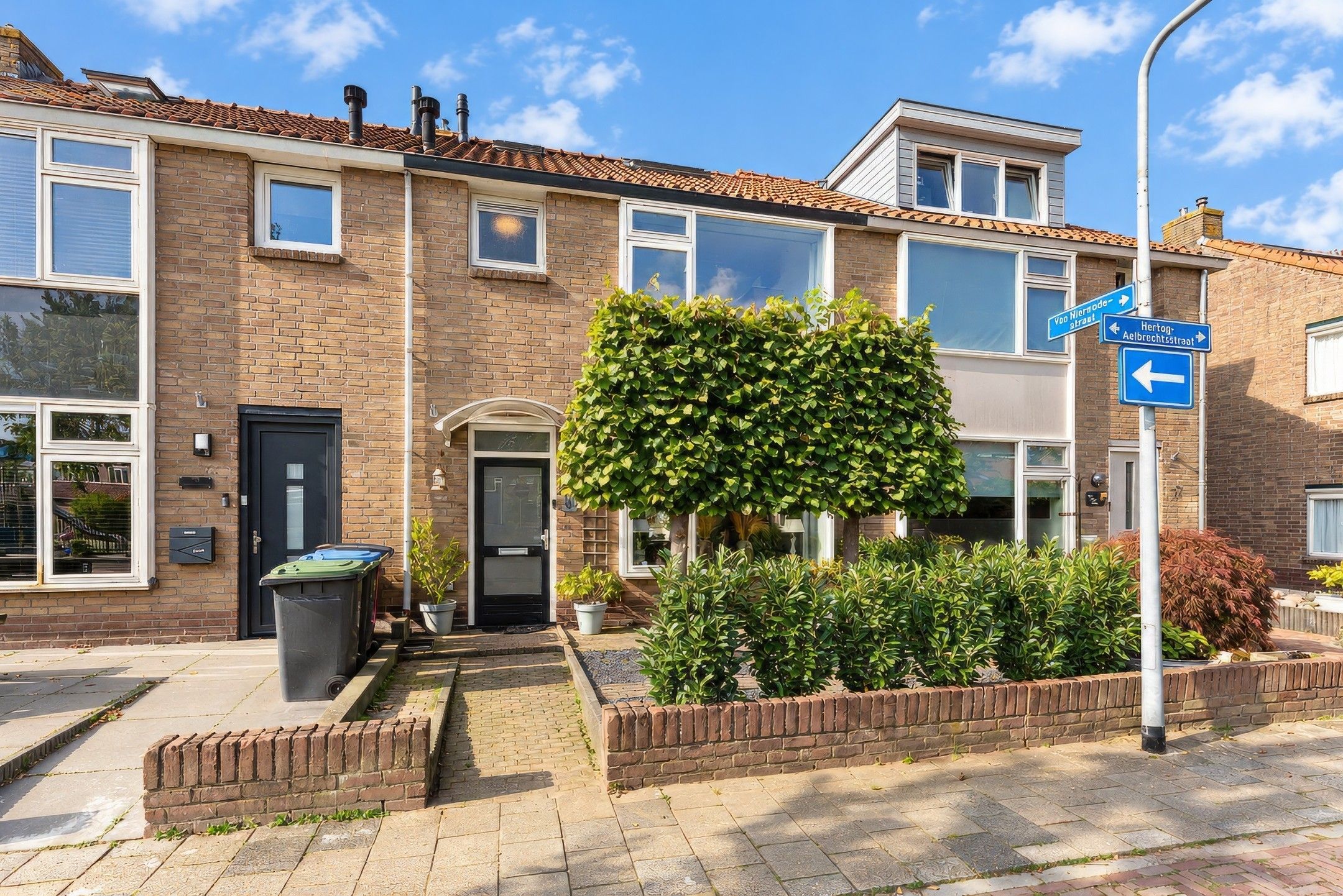 Hertog Aelbrechtstraat 75