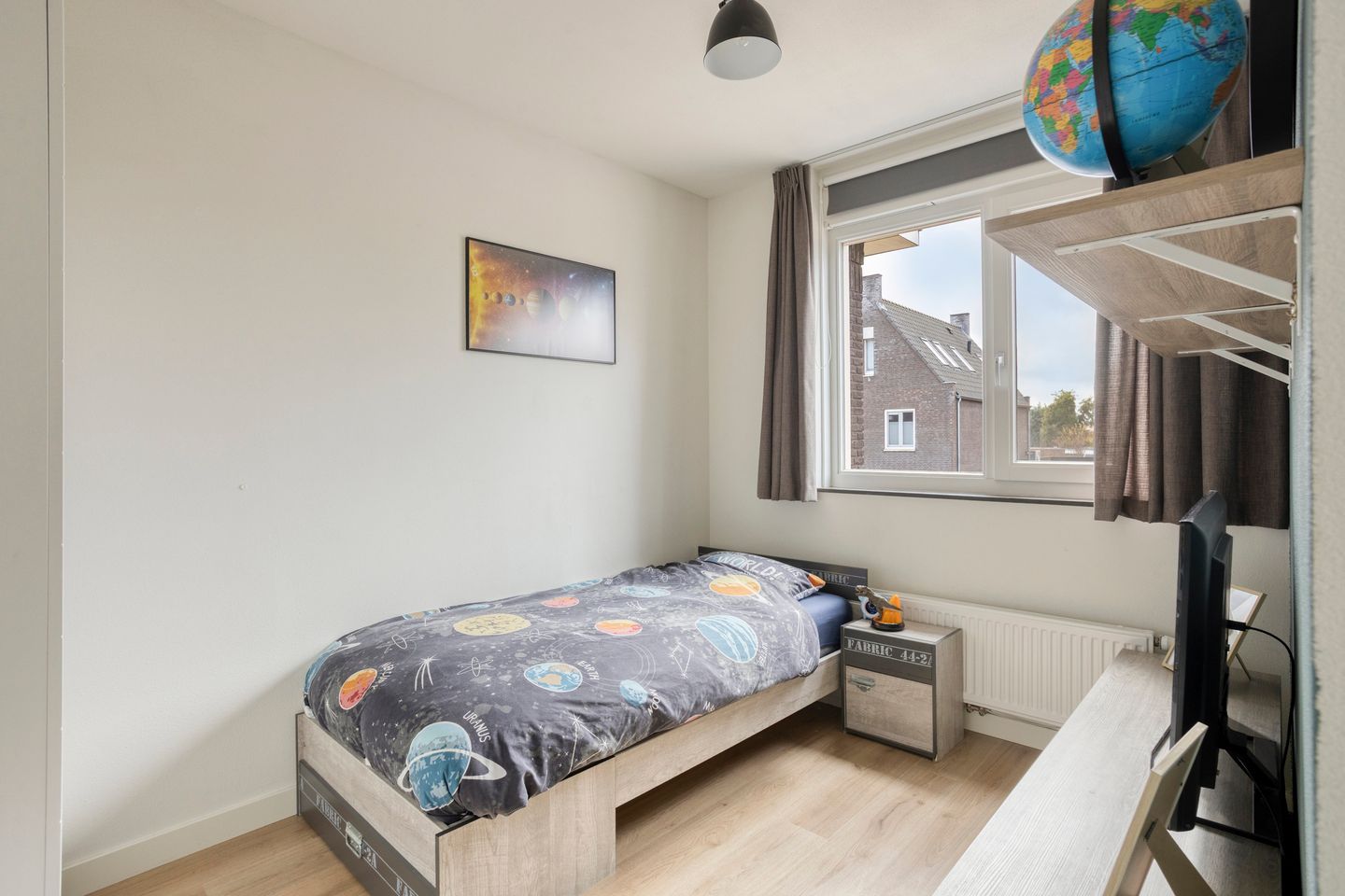 Photo 25 of Meester de Weertstraat 19