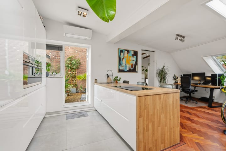Photo 3 of Verhuellstraat 51-2