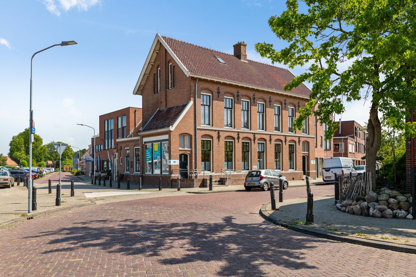Bekijk foto 1 van Stationsstraat 2