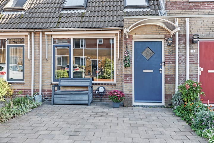 Tussenwoning te koop: Perzikengaarde 12, Schiedam