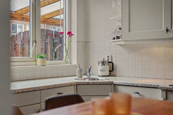 Tussenwoning te koop: Perzikengaarde 12, Schiedam