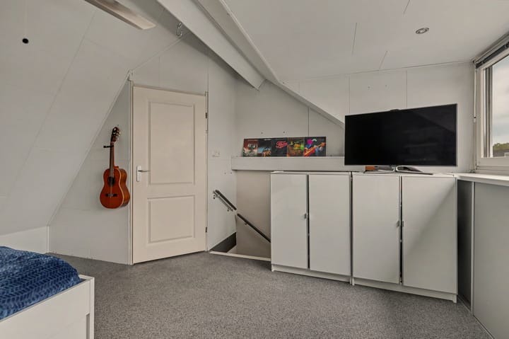 Tussenwoning te koop: Perzikengaarde 12, Schiedam