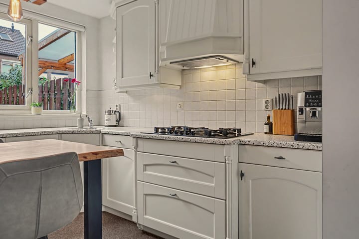 Tussenwoning te koop: Perzikengaarde 12, Schiedam