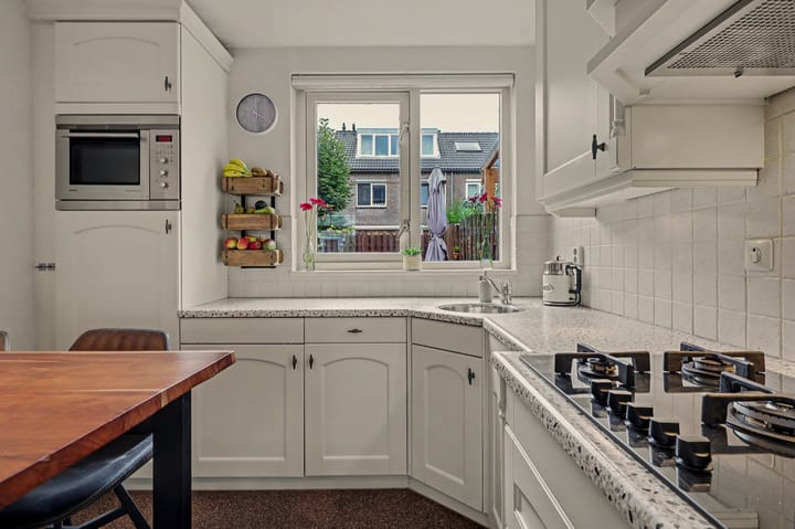 Tussenwoning te koop: Perzikengaarde 12, Schiedam