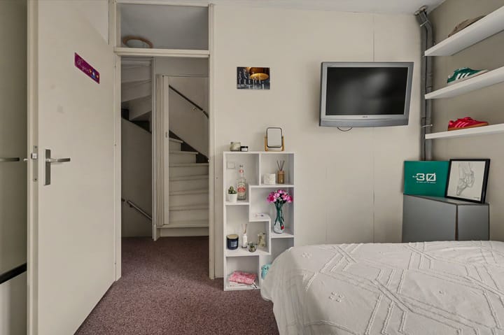 Tussenwoning te koop: Perzikengaarde 12, Schiedam
