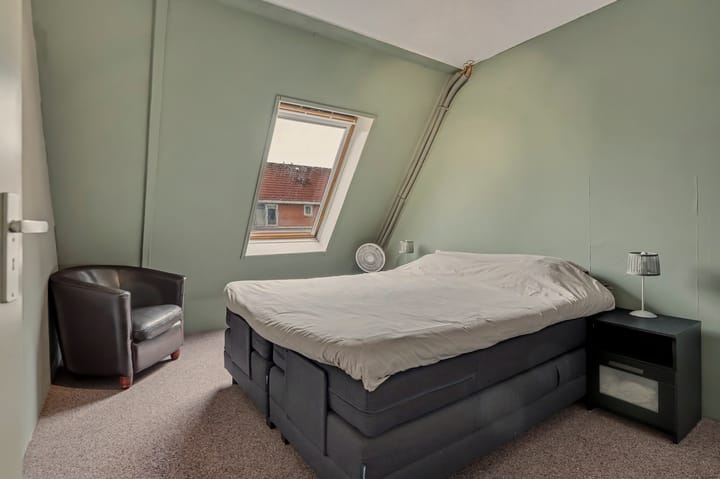 Tussenwoning te koop: Perzikengaarde 12, Schiedam