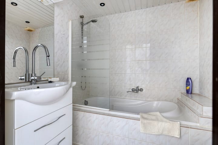 Tussenwoning te koop: Kanariesprenk 117, Vlissingen