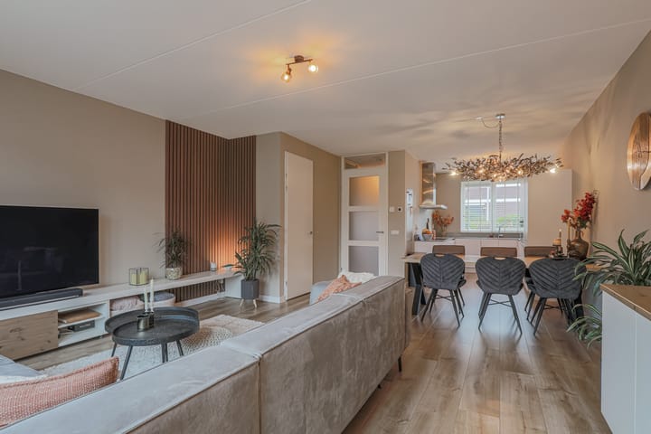 Tussenwoning te koop: Straat van Gibraltar 136, Amersfoort
