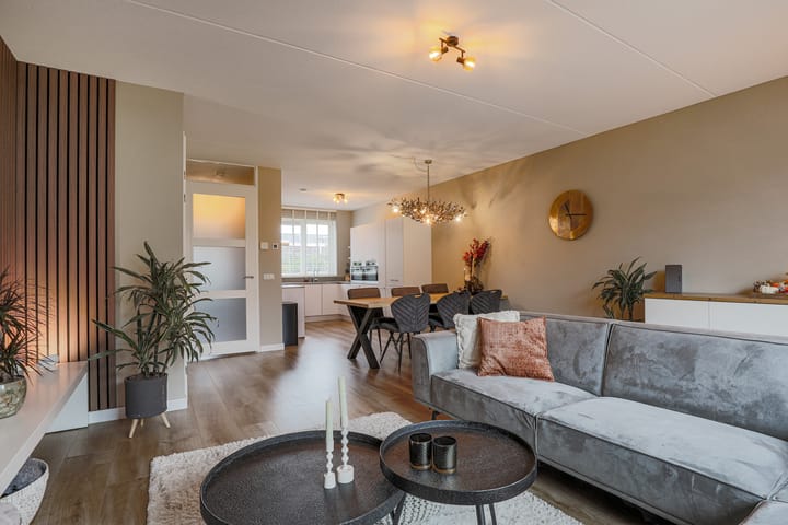 Tussenwoning te koop: Straat van Gibraltar 136, Amersfoort