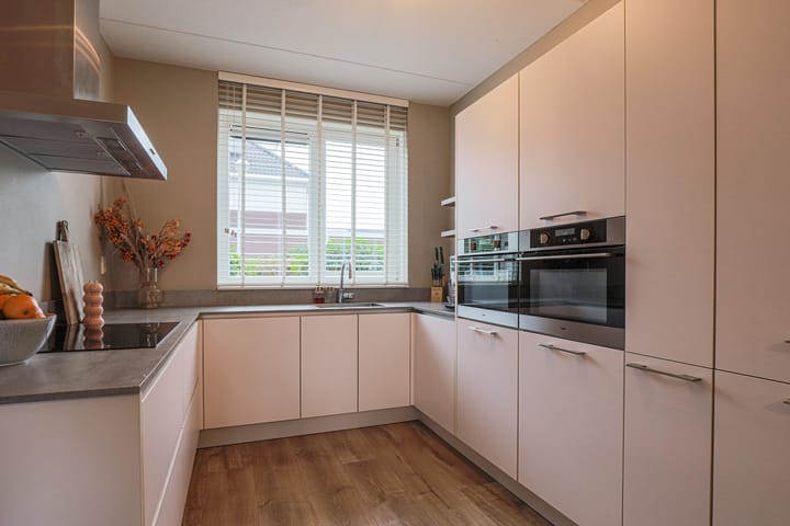 Tussenwoning te koop: Straat van Gibraltar 136, Amersfoort