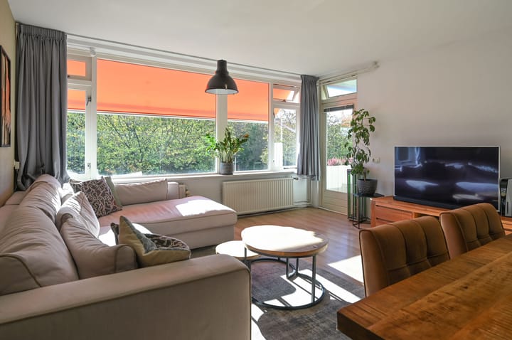 Appartement te koop: Admiraal de Ruyterlaan 26, Hilversum