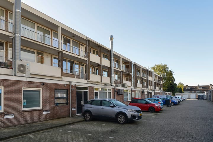 Appartement te koop: Admiraal de Ruyterlaan 26, Hilversum
