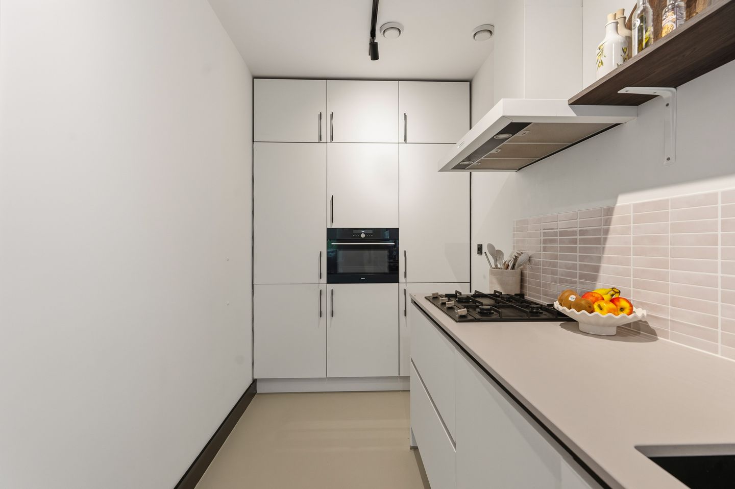 Photo 19 of Muiderstraat 93