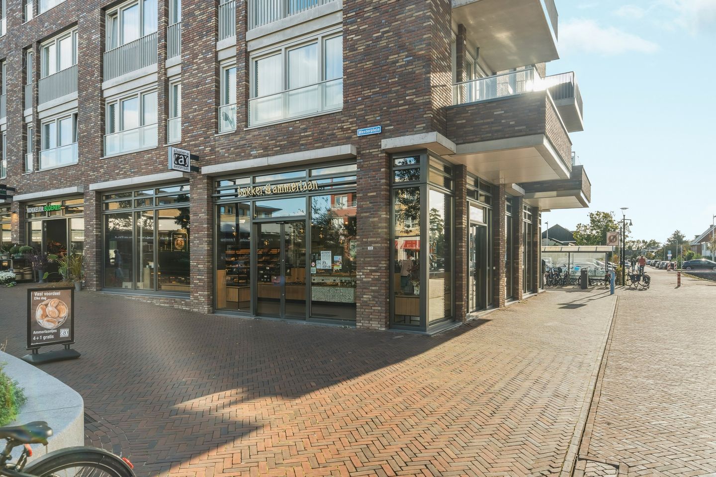 Photo 40 of Muiderstraat 93