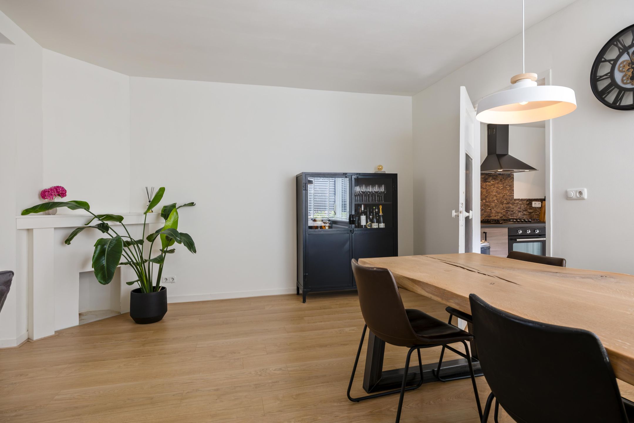 Photo 24 of 2e Dwarsstraat 4