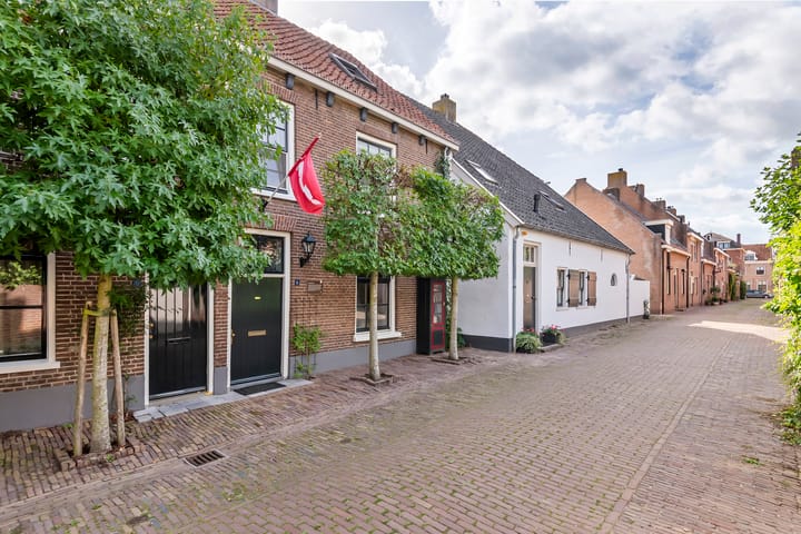 Tussenwoning te koop: Gasthuisstraat 8, Buren (Ge)