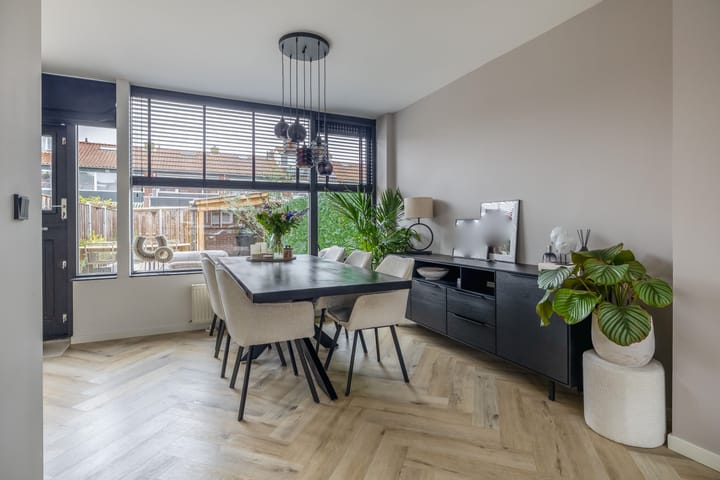Tussenwoning te koop: Anna-Hoevestraat 19, Brielle