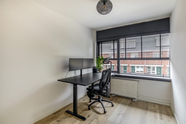 Tussenwoning te koop: Anna-Hoevestraat 19, Brielle