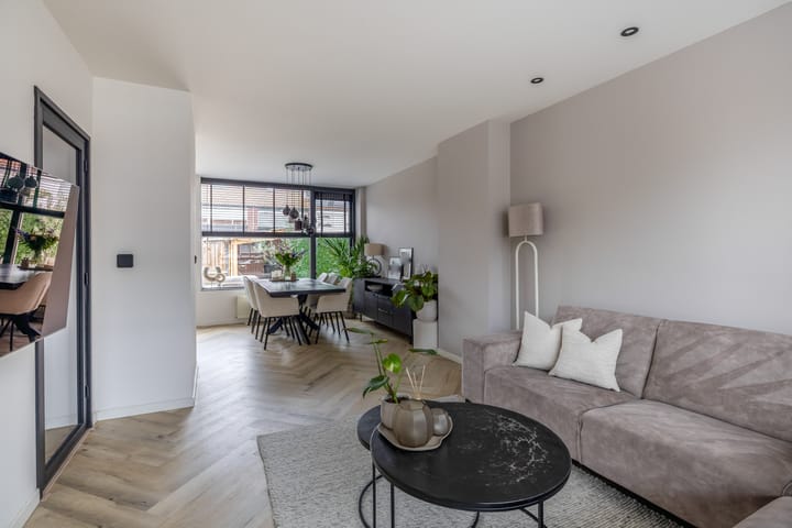 Tussenwoning te koop: Anna-Hoevestraat 19, Brielle