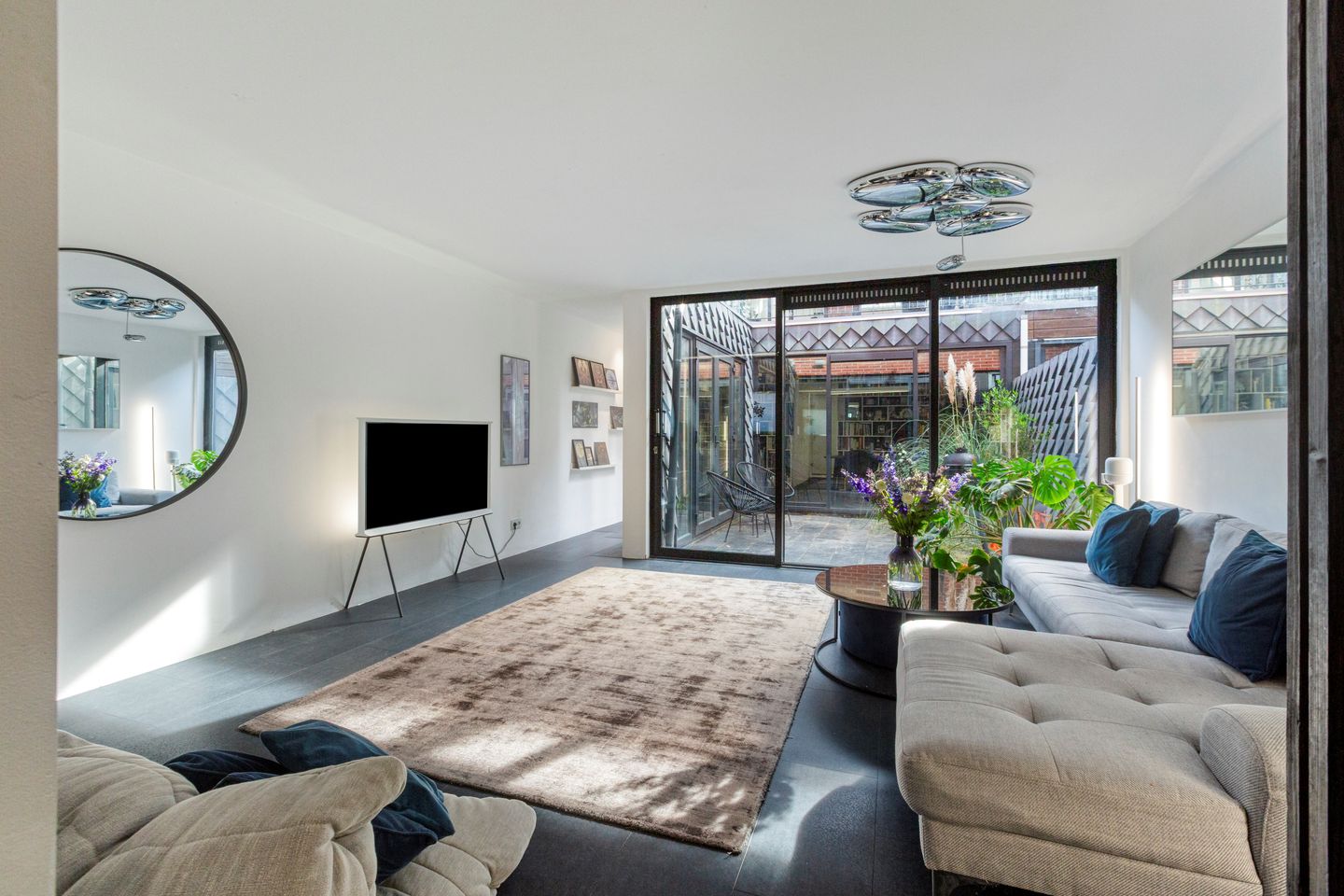 Photo 1 of Van Abbestraat 8