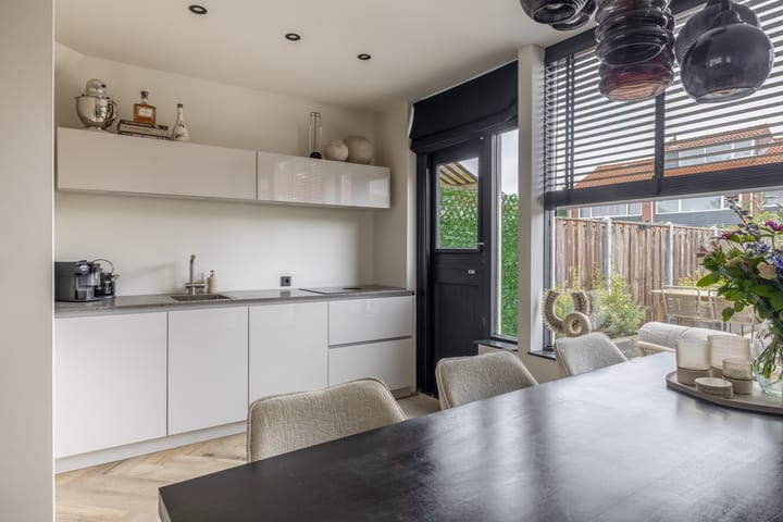 Tussenwoning te koop: Anna-Hoevestraat 19, Brielle