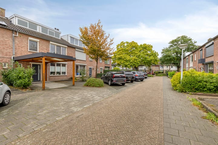 Tussenwoning te koop: Kapelaan H.G.M. Koopmansstraat 36, Best