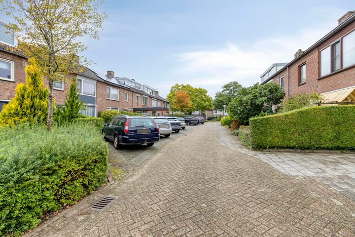 Tussenwoning te koop: Kapelaan H.G.M. Koopmansstraat 36, Best