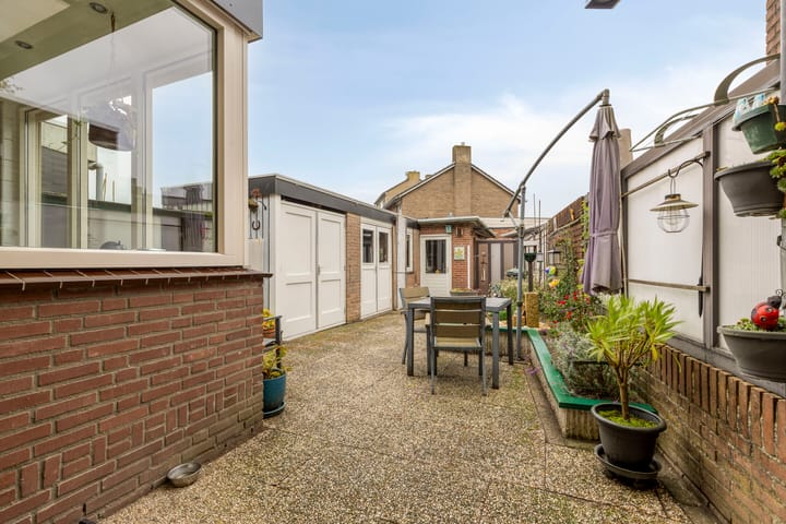 Tussenwoning te koop: Kapelaan H.G.M. Koopmansstraat 36, Best