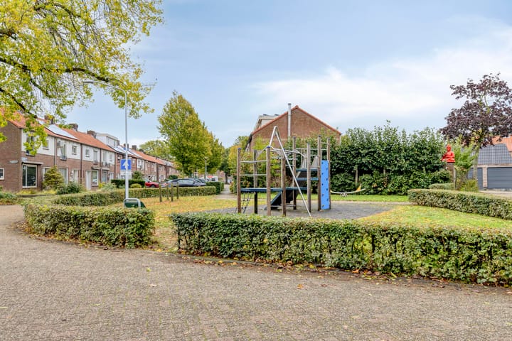 Tussenwoning te koop: Kapelaan H.G.M. Koopmansstraat 36, Best
