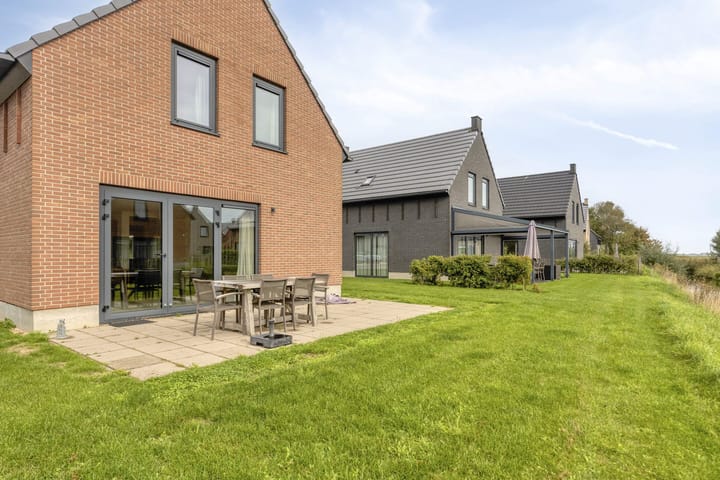 Vrijstaande woning te koop: Veerweg 50-008, Wolphaartsdijk