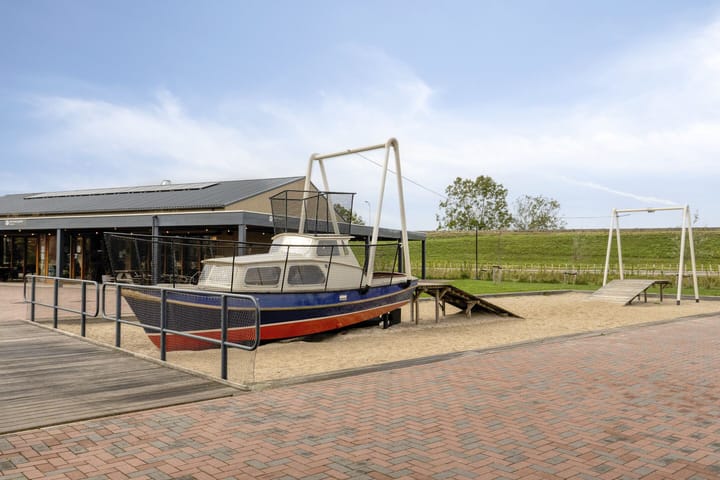 Vrijstaande woning te koop: Veerweg 50-008, Wolphaartsdijk