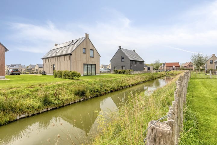 Vrijstaande woning te koop: Veerweg 50-008, Wolphaartsdijk